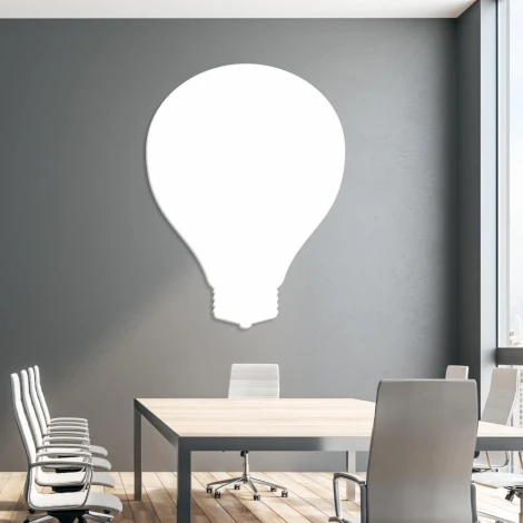 Tablica magnetyczna suchościeralna żarówka 016 - Aranżacja w biurze. Ściany w odcieniu szarości, jasne meble