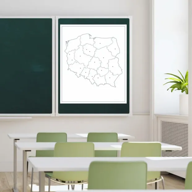 Nakładka magnetyczna suchościeralna konturowa mapa Polski 11 - Aranżacja w klasie. Ściany w jasnym kolorze, zielone krzesła