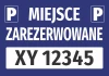 Naklejka Miejsce zarezerwowane, z polem na nr rejestracyjny pojazdu - Wzór graficzny. Niebieskie tło z białym napisem