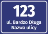 Naklejka adresowa z ulicą i numerem domu - Wzór graficzny. Prostokątna naklejka z białym tekstem na niebieskim tle