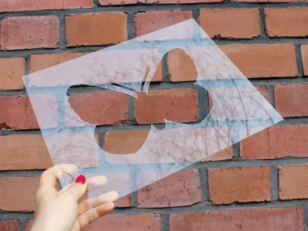 Indywidualny szablon malarski wielokrotnego użycia wykonany z sztywnego materiału 1 mm. Wymiar 150x22 mm oraz 200x29 mm po 2