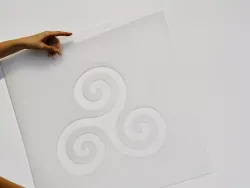 Indywidualny szablon malarski wielokrotnego użycia - Wzór graficzny. Trzy spirale połączone w centralnym punkcie, tworzące