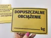 Naklejka Dopuszczalne obciążenie - Wzór graficzny. Żółte tło z czarnym napisem i miejscem na wartość w kilogramach