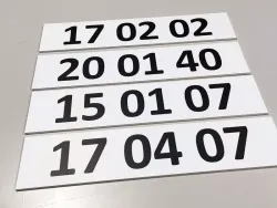 Indywidualna tabliczka z nadrukiem usztywniona podłożem PCV 5mm w rozmiarze 47x10cm - 53 szt - Wzór graficzny. Cztery