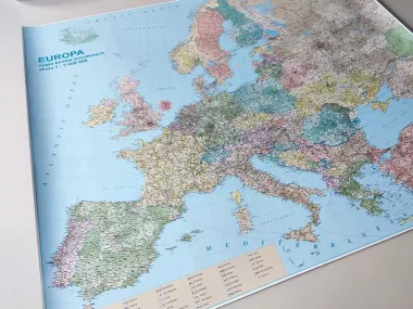 Indywidualna naklejka magnetyczna suchościeralna mapa Europy w rozmiarze 141x118,1 cm - Wzór graficzny. Mapa z kolorowymi
