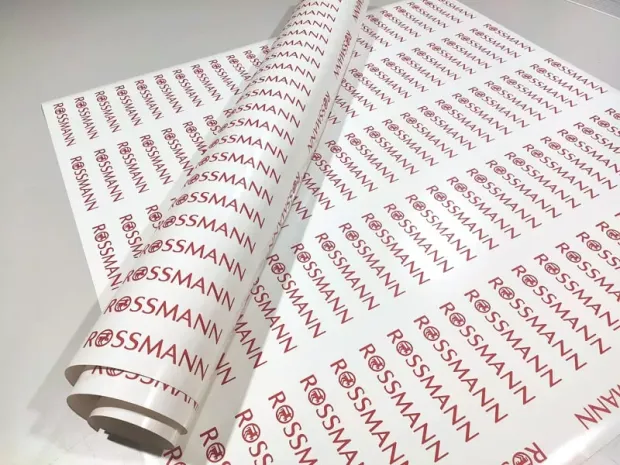 naklejki ploterowane z czerwonej folii z naniesionym transportem w rozmiarze 14,5x2 cm - Wzór graficzny. Powtarzający się
