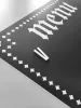 Tablica kredowa z nadrukiem menu 019 - Wzór graficzny. Czarny prostokąt z białym napisem Menu oraz dekoracyjnym wzorem
