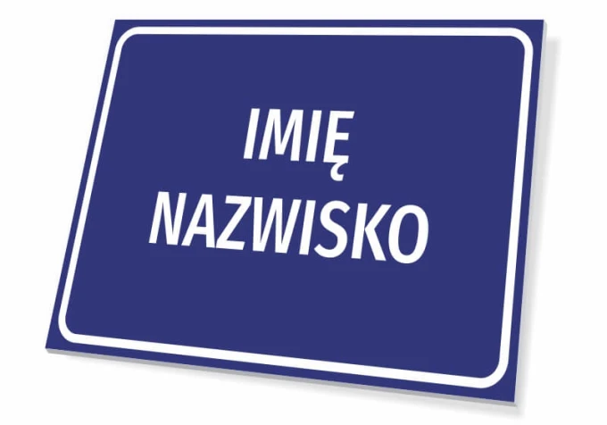 Tabliczka z Imieniem i Nazwiskiem - Wzór graficzny. Prostokątna tabliczka z białym tekstem na niebieskim tle