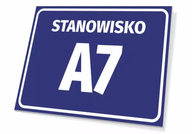 Tabliczka Stanowisko wraz z numerem, literą - Wzór graficzny. Prostokątna tabliczka w kolorze niebieskim z białym napisem