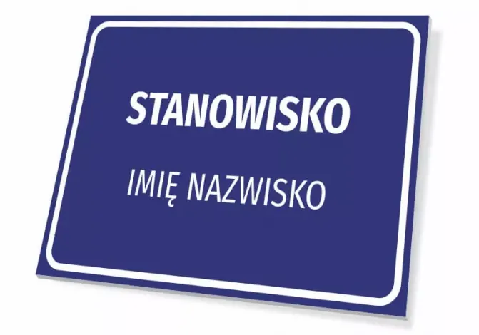 Tabliczka z nazwą stanowiska wraz z imieniem i nazwiskiem - Wzór graficzny. Prostokątna tabliczka z niebieskim tłem i białym
