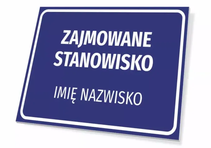 Tabliczka z nazwą stanowiska wraz z imieniem i nazwiskiem - Wzór graficzny. Prosta, prostokątna forma z białym tekstem