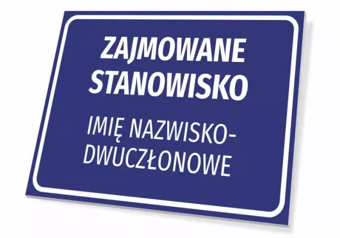 Tabliczka z nazwą stanowiska wraz z imieniem i nazwiskiem - Wzór graficzny. Prostokątna tabliczka z niebieskim tłem i białym