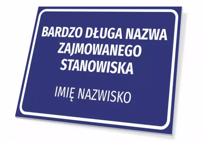 Tabliczka z nazwą stanowiska wraz z imieniem i nazwiskiem - Wzór graficzny. Prostokątna tabliczka z niebieskim tłem i białym