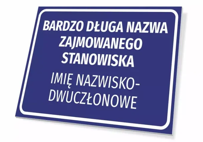 Tabliczka z nazwą stanowiska wraz z imieniem i nazwiskiem - Wzór graficzny. Prostokątna tabliczka z niebieskim tłem i białym