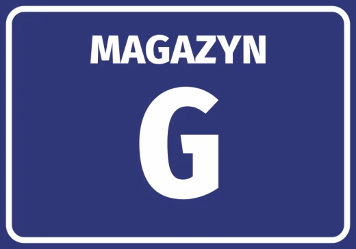 Niebieska naklejka informacyjna z białym napisem MAGAZYN oraz dużym polem na własną literę oznaczenia sekcji