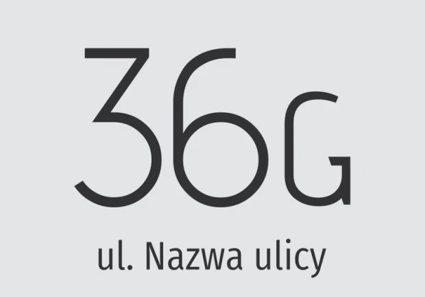 Naklejka adresowa z przykładowym numerem domu i ulicą, przedstawiona jako wizualizacja na szarym tle