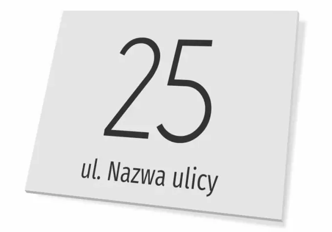 Tabliczka na dom z adresem - Wzór graficzny. Prosty, prostokątny kształt z dużymi cyframi i tekstem