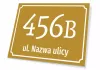 Tabliczka Numer domu, ulica - Wzór graficzny. Prostokątna tabliczka z dużymi, białymi cyframi na złotym tle