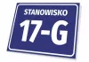 Tabliczka Stanowisko wraz z numerem, literą - Wzór graficzny. Prostokątna tabliczka z niebieskim tłem i białym napisem
