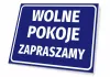 Tabliczka Wolne pokoje, zapraszamy - Wzór graficzny. Prostokątna tabliczka z niebieskim tłem i białym tekstem