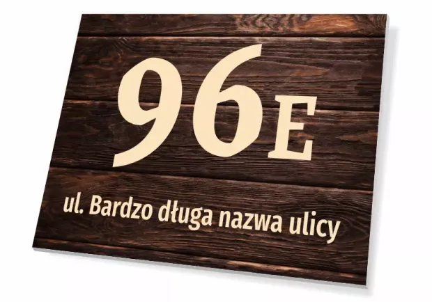 Tabliczka na dom T671, z numerem i ulicą - Wzór graficzny. Prostokątna tabliczka z dużym numerem 96E oraz napisem ul. Bardzo