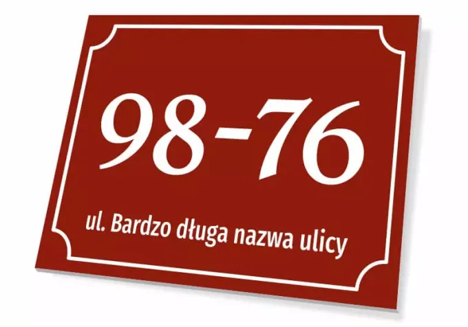 Tabliczka posesyjna numerem i ulicą - Wzór graficzny. Czerwone tło z białymi cyframi i napisem. Proste, klasyczne kształty