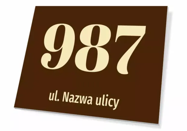 Brązowa tabliczka adresowa z polem na numer domu i ulicę, pokazana w ujęciu z efektem trójwymiarowego cienia