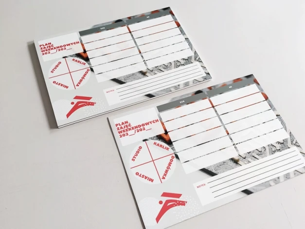 Indywidualna tabliczka suchościeralna magnetyczna z nadrukiem dwustronnym, błysk, usztywniona PCV 5 mm, w formacie A4