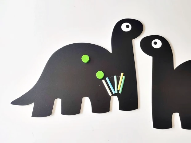 Tablica magnetyczna kredowa dla dzieci dinozaur 201 - Wzór graficzny. Dwa dinozaury w kształcie prostokątów z dużymi oczami