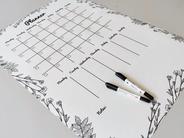 Tablica suchościeralna Planner 477 - Wzór graficzny. Grafika z kwiatowymi motywami i kratkami do planowania