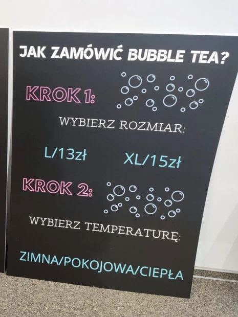 Zestaw tablic kredowych z indywidualnym nadrukiem, na podłożu PCV - Wzór graficzny. Czarne tło z kolorowymi napisami