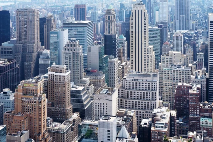 Fototapeta na ścianę Manhattan FP 6447 - Wzór graficzny. Widok na gęsto zabudowane miasto z wysokimi budynkami
