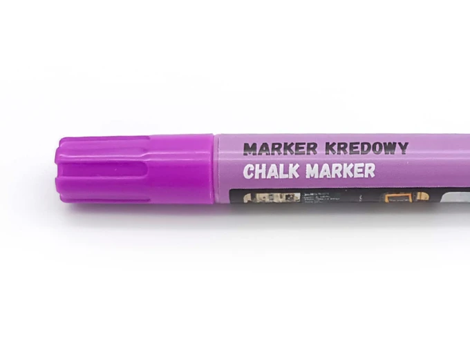 Marker kredowy Toma TO-292 różne kolory - Wzór graficzny. Marker w kolorze fioletowym z etykietą