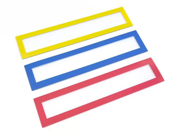 Ramka magnetyczna 319x52 mm różne kolory - 5 szt - Wzór graficzny. Trzy prostokątne ramki w kolorach żółtym, niebieskim