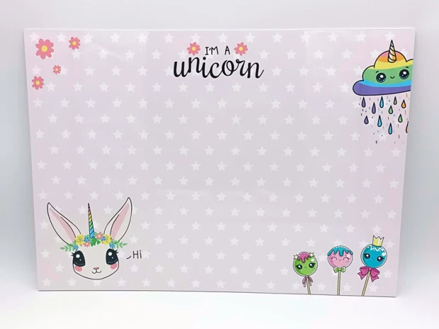 Tablica magnetyczna suchościeralna dla dzieci unicorn 519 - Wzór graficzny. Na tle białych gwiazdek znajdują się rysunki