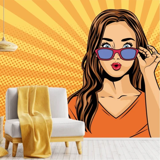 Tapeta na ścianę z nadrukiem dziewczyny w okularach w stylu pop-art na żółtym tle z promieniami