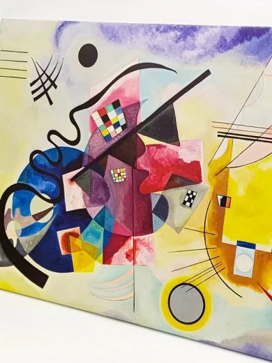 Reprodukcja Yellow-Red-Blue Wassilego Kandinsky\'ego na gotowej płycie, sfotografowana z bliska od dołu