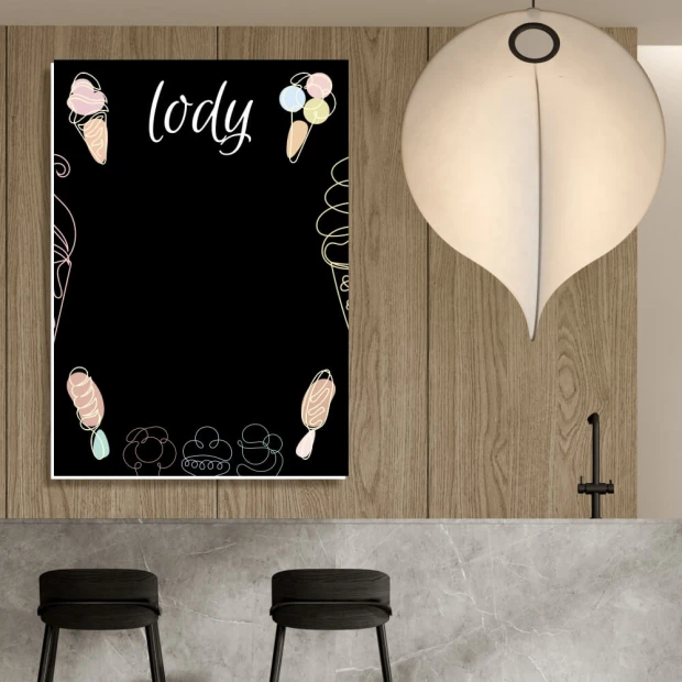 Tablica kredowa z nadrukiem menu lody we wnętrzu restauracji
