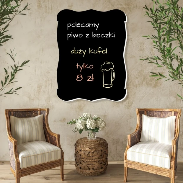 Tablica magnetyczna kredowa Menu, ramka ozdobna 359 - Aranżacja w kawiarni. Ściany w jasnych kolorach, meble w stylu
