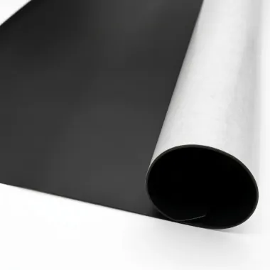 Magnes samoprzylepny na metry, szerokość 61cm - Wzór graficzny. Część czarna z gładką powierzchnią, część biała z papierem