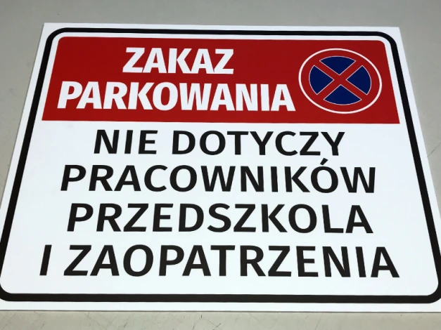Indywidualna tabliczka z nadrukiem, PCV 5mm, laminat matowy, 50 x 40 cm - Wzór graficzny. Tabliczka z czerwonym tłem, białym