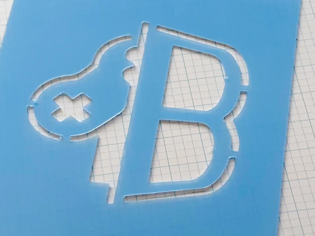 Indywidualny szablon malarski wielokrotnego użytku, apet 1 mm, 25 x 15 cm - Wzór graficzny. Wzór zawiera dużą literę B