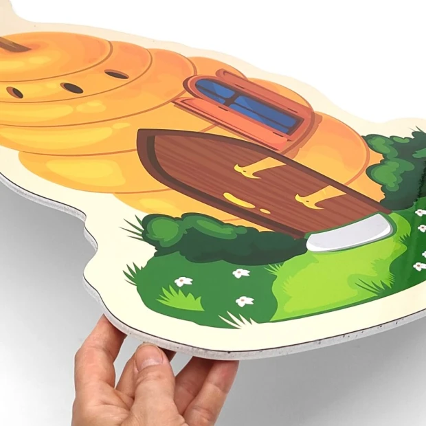 Magnetyczna tablica suchościeralna w kształcie Domek dla pszczół - Wzór graficzny. Kształt domku z oknami i drzwiami