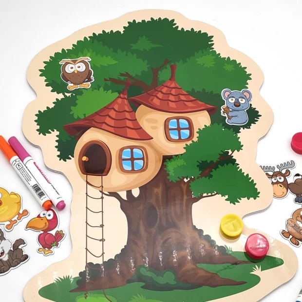 Magnetyczna tablica suchościeralna w kształcie Domek na drzewie - Wzór graficzny. Tablica przedstawia drzewo z domkiem