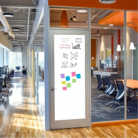 Tablica suchościeralna na drzwi w różnych kolorach