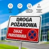 Tabliczka Droga pożarowa, zakaz parkowania - Wzór graficzny. Prostokątna tabliczka z czerwonym tłem, białym napisem