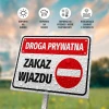 Tabliczka Droga prywatna Zakaz wjazdu - Wzór graficzny. Prostokątna tabliczka z czerwonym okręgiem i białym tłem