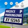 Tabliczka Miejsce parkingowe, z polem na nr rejestracyjny pojazdu - Wzór graficzny. Niebieskie tło z białym napisem i polem