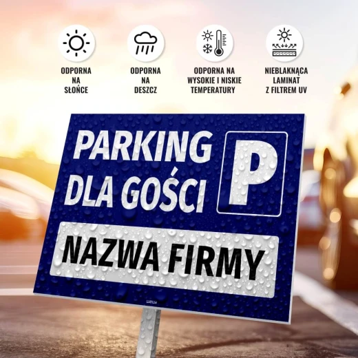 Tabliczka PARKING DLA GOŚCI z polem na nazwę firmy, na słupku, w ujęciu z kroplami wody i ikonami odporności