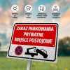 Tabliczka Zakaz parkowania Prywatne miejsce postojowe - Wzór graficzny. Czerwone tło z białym napisem i symbolem zakazu